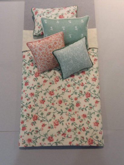 S-384 Coral & Green on Cream Floral - Click Image to Close
