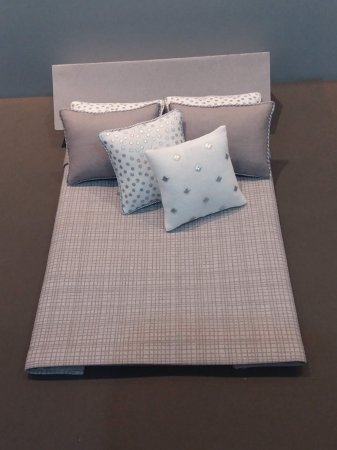D-264 Grey/Taupe Grid, Silver Accents