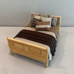 Oak Sleigh Bed - Tan Linen/Tropical Accents