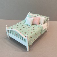 White Spindle Bed - Mint Green/Pink Floral