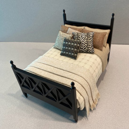 Ashley Black Bed-Tan & Coffee Grid - Click Image to Close